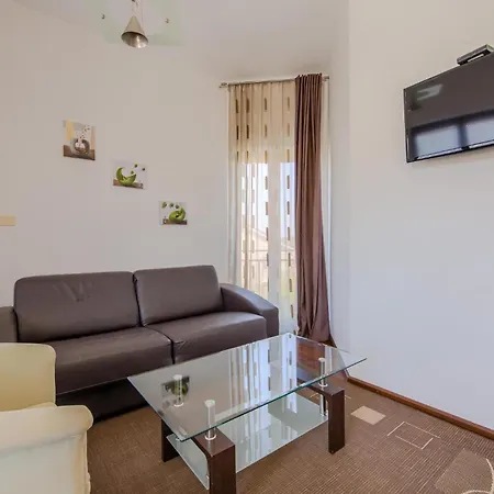 1 Bedroom Beautiful In Apartamento *