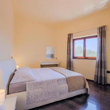 1 Bedroom Beautiful In Apartman *