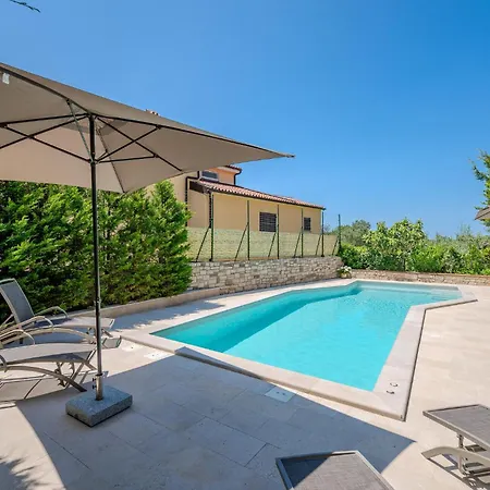 Apartman 1 Bedroom Beautiful In Póla