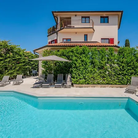 1 Bedroom Beautiful In *