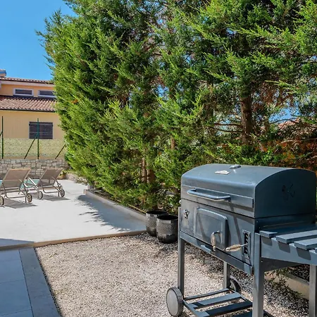 1 Bedroom Beautiful In *