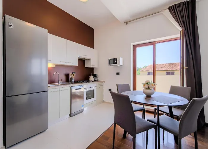 Apartment 1 Bedroom Beautiful In Pula