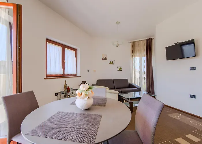 1 Bedroom Beautiful In Apartman Póla