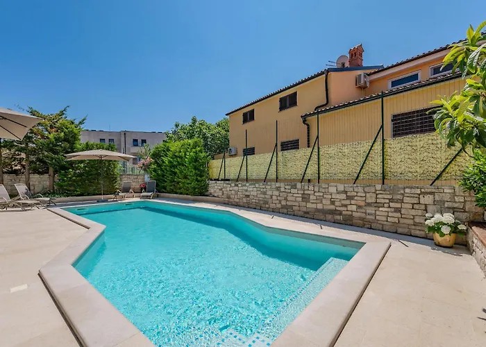 Apartment 1 Bedroom Beautiful In Pula