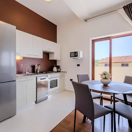 Διαμέρισμα 1 Bedroom Beautiful In Πούλα